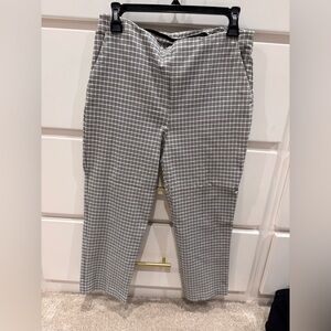 Stylish Women's Gray Checkered Cropped Pants